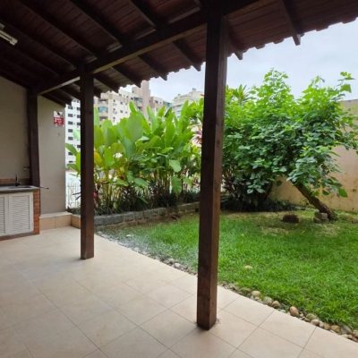 Casa Residencial/Comercial com 272m², 4 garagens, no bairro Agronômica em Florianópolis