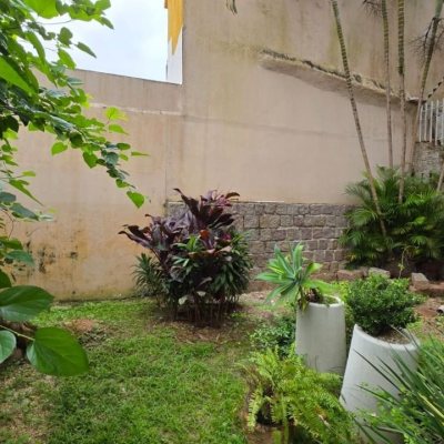 Casa Residencial/Comercial com 272m², 4 garagens, no bairro Agronômica em Florianópolis