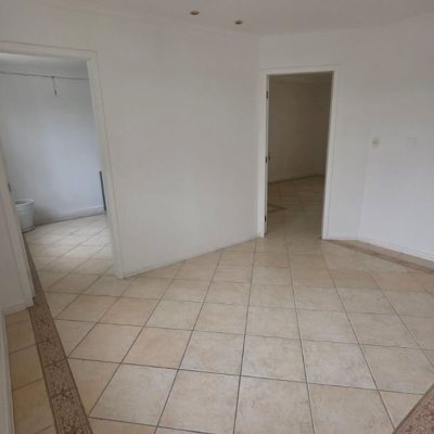 Casa Residencial/Comercial com 272m², 4 garagens, no bairro Agronômica em Florianópolis