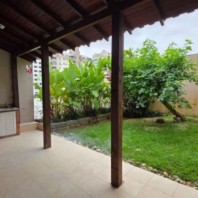 Casa Residencial/Comercial com 272m², 4 garagens, no bairro Agronômica em Florianópolis