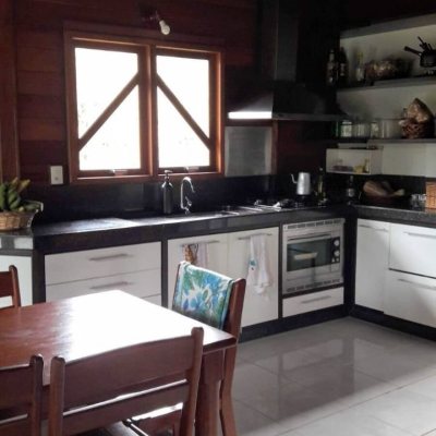 Sitio com 210m², 3 quartos (sendo 2 suítes), 10 garagens, no bairro Ratones em Florianópolis