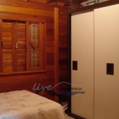 Sitio com 210m², 3 quartos (sendo 2 suítes), 10 garagens, no bairro Ratones em Florianópolis