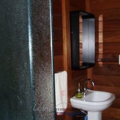 Sitio com 210m², 3 quartos (sendo 2 suítes), 10 garagens, no bairro Ratones em Florianópolis