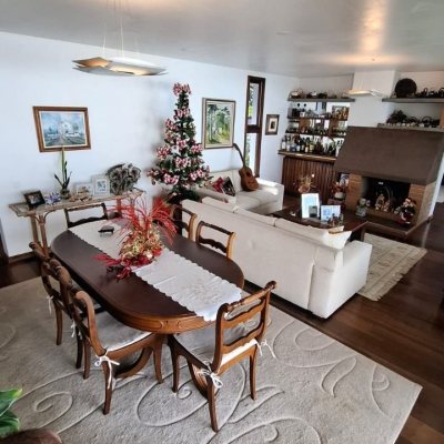 Casa Residencial com 400m², 4 quartos (sendo 1 suíte), no bairro Itaguaçu em Florianópolis
