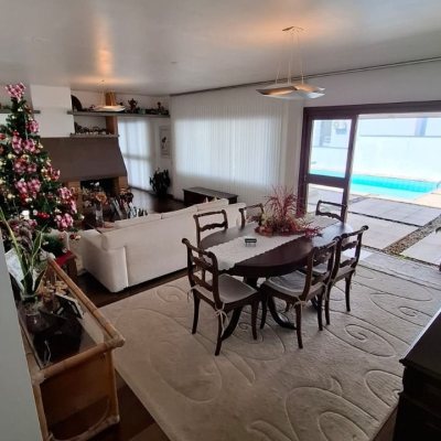 Casa Residencial com 400m², 4 quartos (sendo 1 suíte), no bairro Itaguaçu em Florianópolis