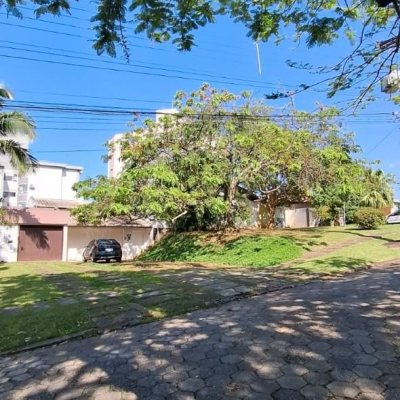 Casa Residencial com 400m², 4 quartos (sendo 1 suíte), no bairro Itaguaçu em Florianópolis