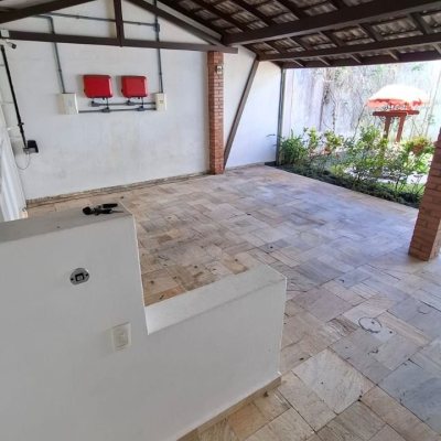 Casa Residencial com 400m², 4 quartos (sendo 1 suíte), no bairro Itaguaçu em Florianópolis