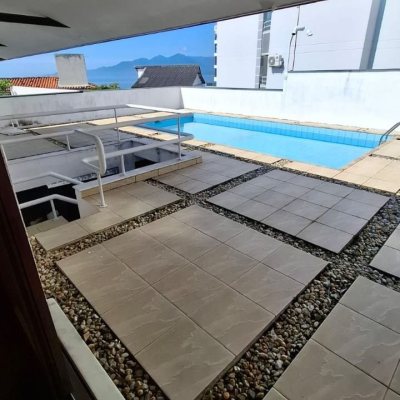 Casa Residencial com 400m², 4 quartos (sendo 1 suíte), no bairro Itaguaçu em Florianópolis