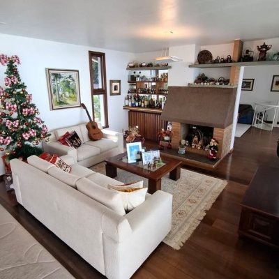 Casa Residencial com 400m², 4 quartos (sendo 1 suíte), no bairro Itaguaçu em Florianópolis
