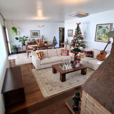 Casa Residencial com 400m², 4 quartos (sendo 1 suíte), no bairro Itaguaçu em Florianópolis