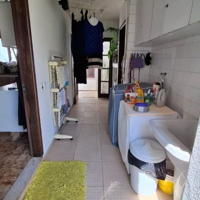 Casa Residencial com 400m², 4 quartos (sendo 1 suíte), no bairro Itaguaçu em Florianópolis