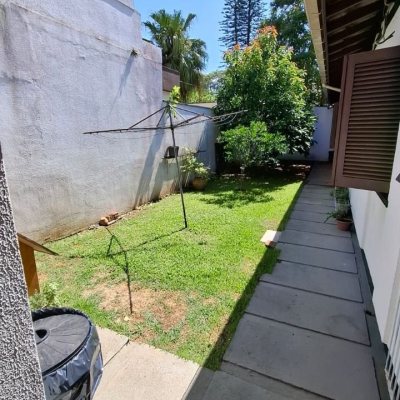 Casa Residencial com 400m², 4 quartos (sendo 1 suíte), no bairro Itaguaçu em Florianópolis