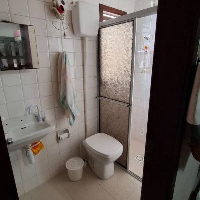 Casa Residencial com 400m², 4 quartos (sendo 1 suíte), no bairro Itaguaçu em Florianópolis