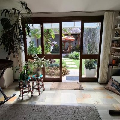Casa Residencial com 400m², 4 quartos (sendo 1 suíte), no bairro Itaguaçu em Florianópolis