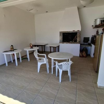 Casa Residencial com 400m², 4 quartos (sendo 1 suíte), no bairro Itaguaçu em Florianópolis