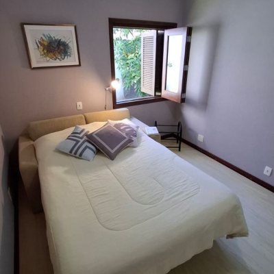 Casa Residencial com 400m², 4 quartos (sendo 1 suíte), no bairro Itaguaçu em Florianópolis