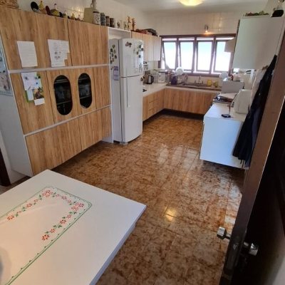 Casa Residencial com 400m², 4 quartos (sendo 1 suíte), no bairro Itaguaçu em Florianópolis