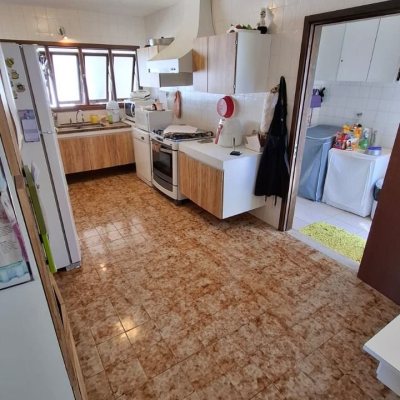 Casa Residencial com 400m², 4 quartos (sendo 1 suíte), no bairro Itaguaçu em Florianópolis