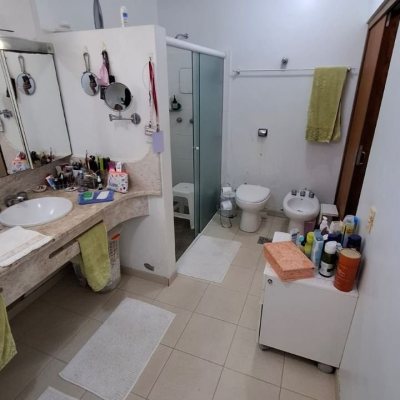 Casa Residencial com 400m², 4 quartos (sendo 1 suíte), no bairro Itaguaçu em Florianópolis