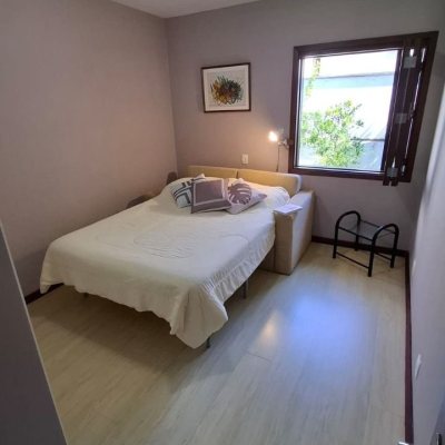 Casa Residencial com 400m², 4 quartos (sendo 1 suíte), no bairro Itaguaçu em Florianópolis