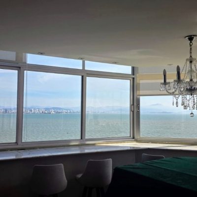 Apartamentos com 226m², 3 quartos (sendo 1 suíte), 2 garagens, no bairro Agronômica em Florianópolis