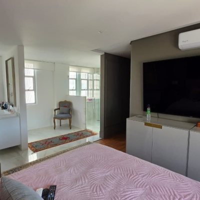 Apartamentos com 226m², 3 quartos (sendo 1 suíte), 2 garagens, no bairro Agronômica em Florianópolis