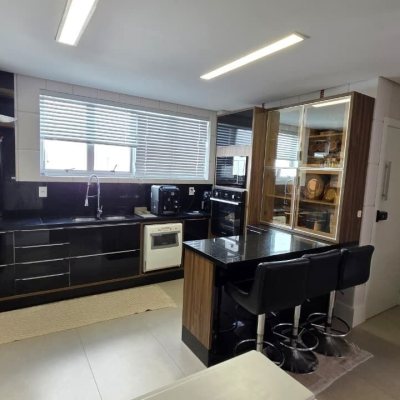 Apartamentos com 226m², 3 quartos (sendo 1 suíte), 2 garagens, no bairro Agronômica em Florianópolis
