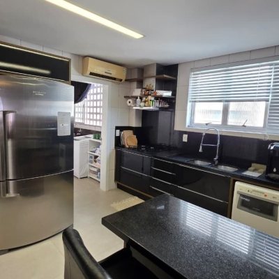 Apartamentos com 226m², 3 quartos (sendo 1 suíte), 2 garagens, no bairro Agronômica em Florianópolis