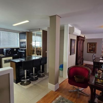 Apartamentos com 226m², 3 quartos (sendo 1 suíte), 2 garagens, no bairro Agronômica em Florianópolis