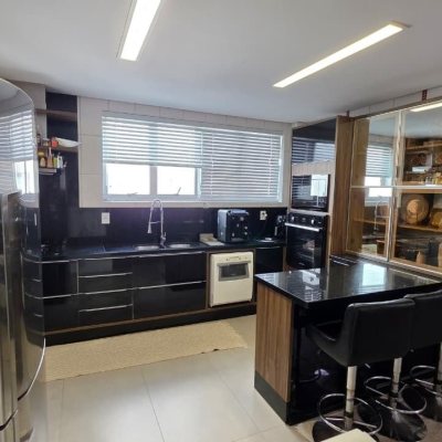 Apartamentos com 226m², 3 quartos (sendo 1 suíte), 2 garagens, no bairro Agronômica em Florianópolis