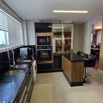 Apartamentos com 226m², 3 quartos (sendo 1 suíte), 2 garagens, no bairro Agronômica em Florianópolis