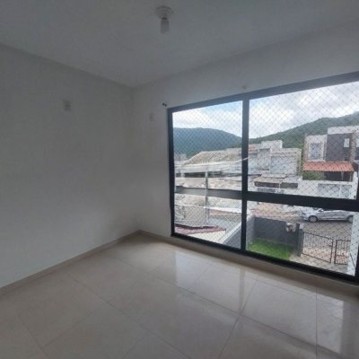 Casa Residencial com 86m², 3 quartos (sendo 1 suíte), 1 garagem, no bairro Potecas em São José