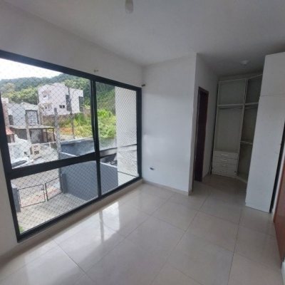 Casa Residencial com 86m², 3 quartos (sendo 1 suíte), 1 garagem, no bairro Potecas em São José