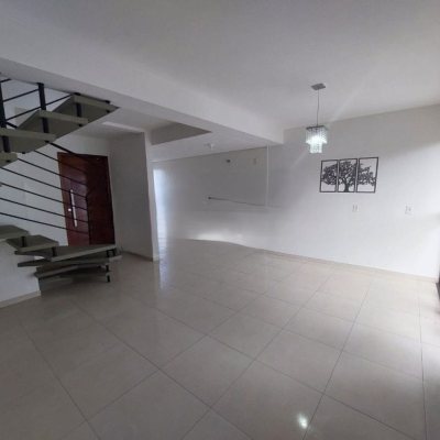 Casa Residencial com 86m², 3 quartos (sendo 1 suíte), 1 garagem, no bairro Potecas em São José