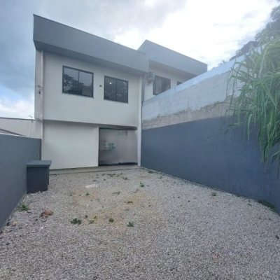 Casa Residencial com 86m², 3 quartos (sendo 1 suíte), 1 garagem, no bairro Potecas em São José