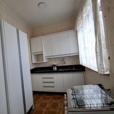 Casa Residencial/Comercial com 515m², 2 garagens, no bairro Canto em Florianópolis