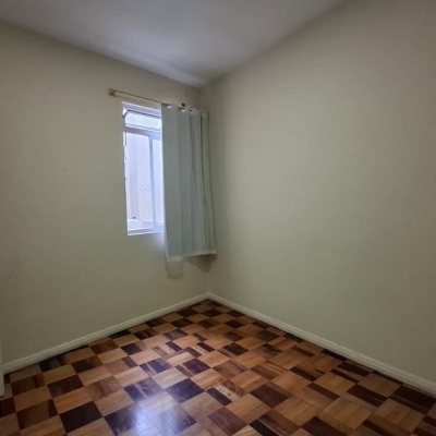 Casa Residencial/Comercial com 515m², 2 garagens, no bairro Canto em Florianópolis