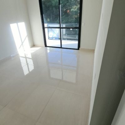 Sobrado Residencial com 140m², 3 quartos (sendo 1 suíte), 2 garagens, no bairro Ingleses do Rio Vermelho em Florianópolis