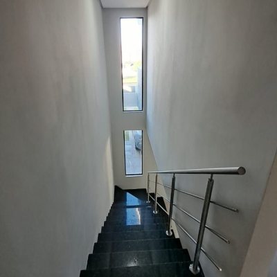 Sobrado Residencial com 140m², 3 quartos (sendo 1 suíte), 2 garagens, no bairro Ingleses do Rio Vermelho em Florianópolis