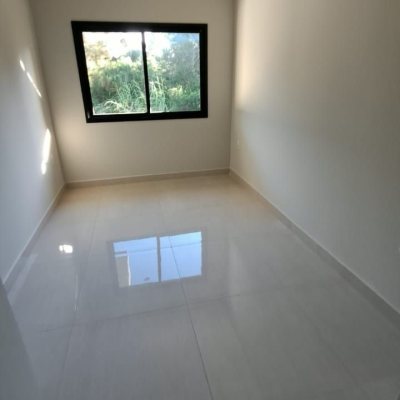 Sobrado Residencial com 140m², 3 quartos (sendo 1 suíte), 2 garagens, no bairro Ingleses do Rio Vermelho em Florianópolis