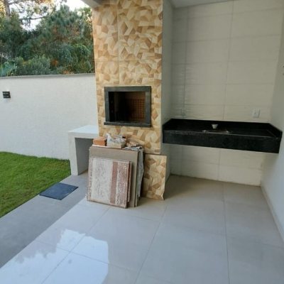 Sobrado Residencial com 140m², 3 quartos (sendo 1 suíte), 2 garagens, no bairro Ingleses do Rio Vermelho em Florianópolis