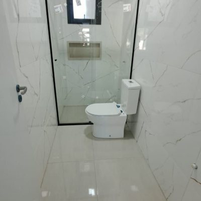 Sobrado Residencial com 140m², 3 quartos (sendo 1 suíte), 2 garagens, no bairro Ingleses do Rio Vermelho em Florianópolis