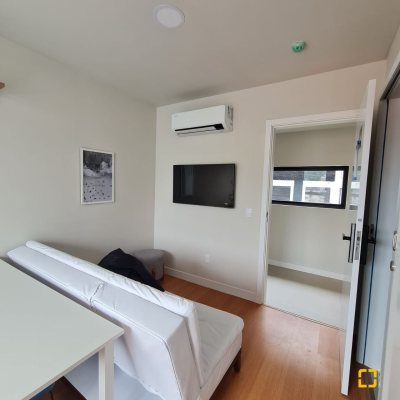 Studio Residencial com 23m², 1 quarto, 1 garagem, no bairro Carvoeira em Florianópolis