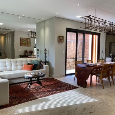 Casa em Condomínio com 323m², 3 quartos (sendo 3 suítes), 4 garagens, no bairro Cacupé em Florianópolis