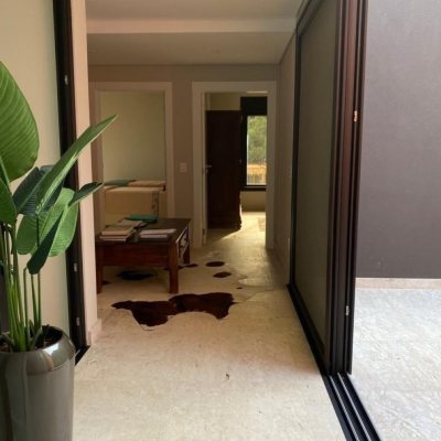 Casa em Condomínio com 323m², 3 quartos (sendo 3 suítes), 4 garagens, no bairro Cacupé em Florianópolis