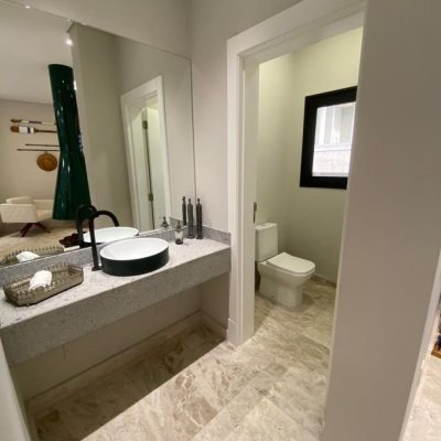 Casa em Condomínio com 323m², 3 quartos (sendo 3 suítes), 4 garagens, no bairro Cacupé em Florianópolis