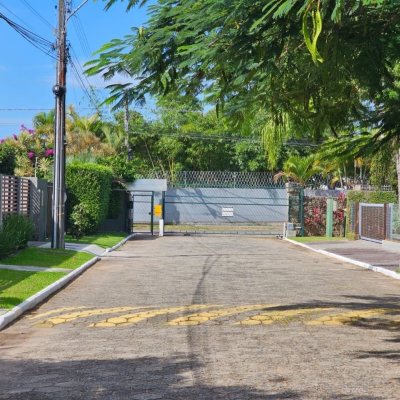 Casa em Condomínio com 365m², 3 quartos (sendo 3 suítes), 2 garagens, no bairro Rio Tavares em Florianópolis