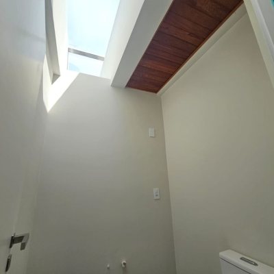 Casa em Condomínio com 365m², 3 quartos (sendo 3 suítes), 2 garagens, no bairro Rio Tavares em Florianópolis