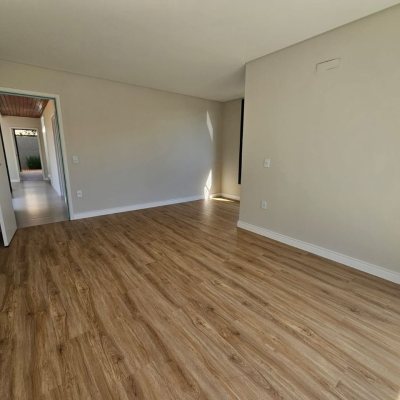 Casa em Condomínio com 365m², 3 quartos (sendo 3 suítes), 2 garagens, no bairro Rio Tavares em Florianópolis