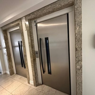 Apartamentos com 77m², 2 quartos (sendo 2 suítes), 1 garagem, no bairro Centro em Florianópolis